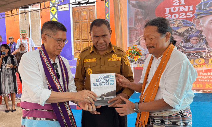 Sentuhan Propan di Umapura: Menenun Rumah Menangkap Jiwa Rumah Alor